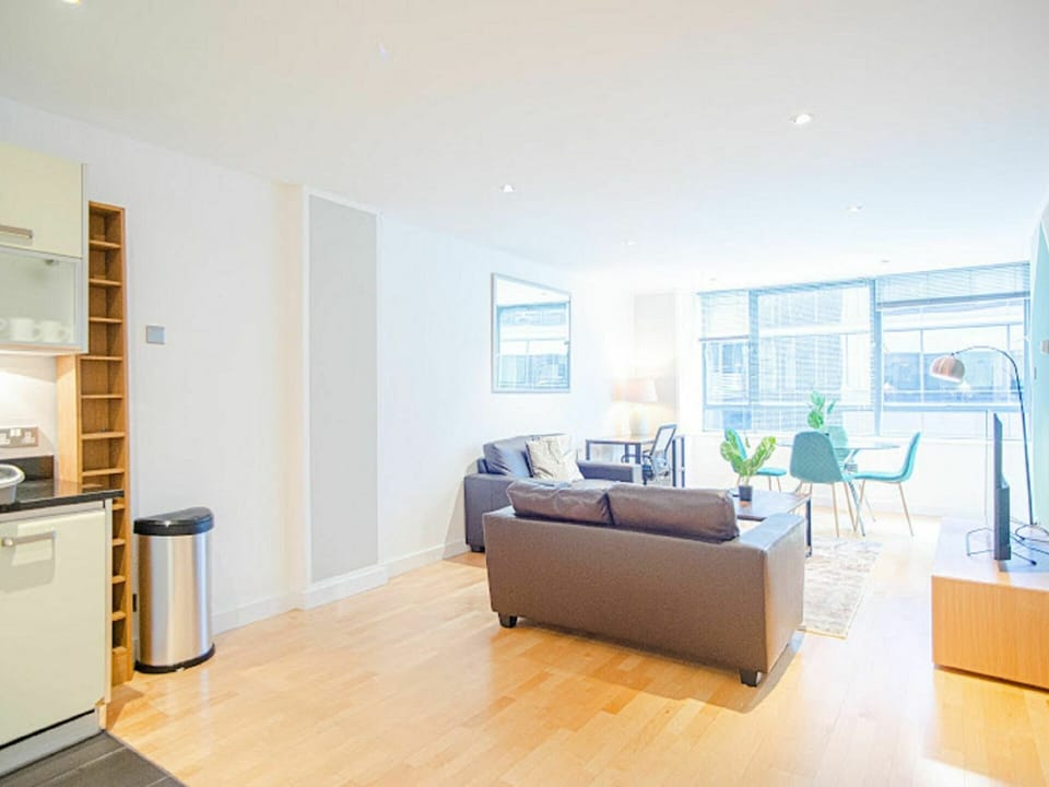 Furniture, Couch, Comfort, Building, Wood, Studio Couch, Interior Design, Living Room, Table, Flooring