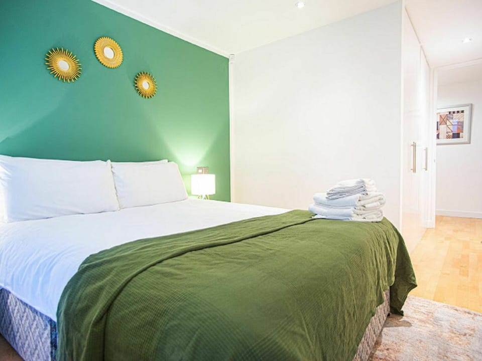 Furniture, Comfort, Green, Azure, Wood, Textile, Bed Frame, Shade, Pillow, Lighting