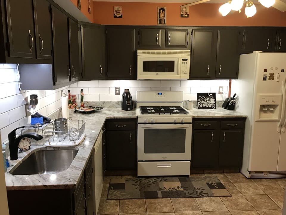 fully equipped kitchen 