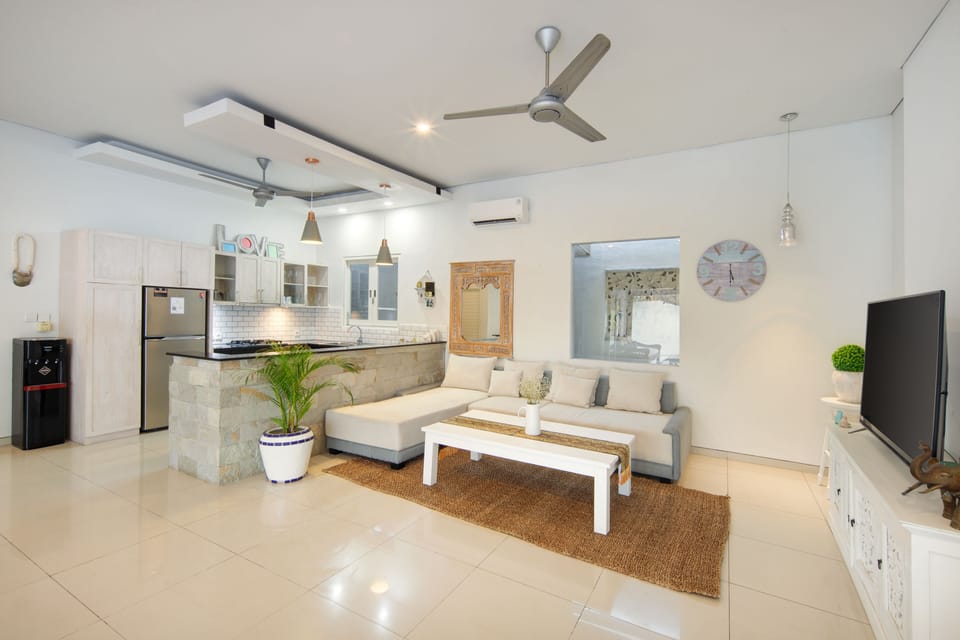 Deluxe Villa, 3 Bedrooms | Private kitchen | Full-size fridge, microwave, stovetop, toaster