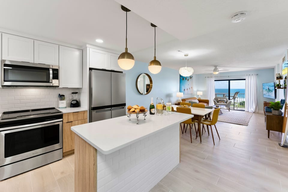 Spacious kitchen and dining area with high-end finishes and an open-concept layout.