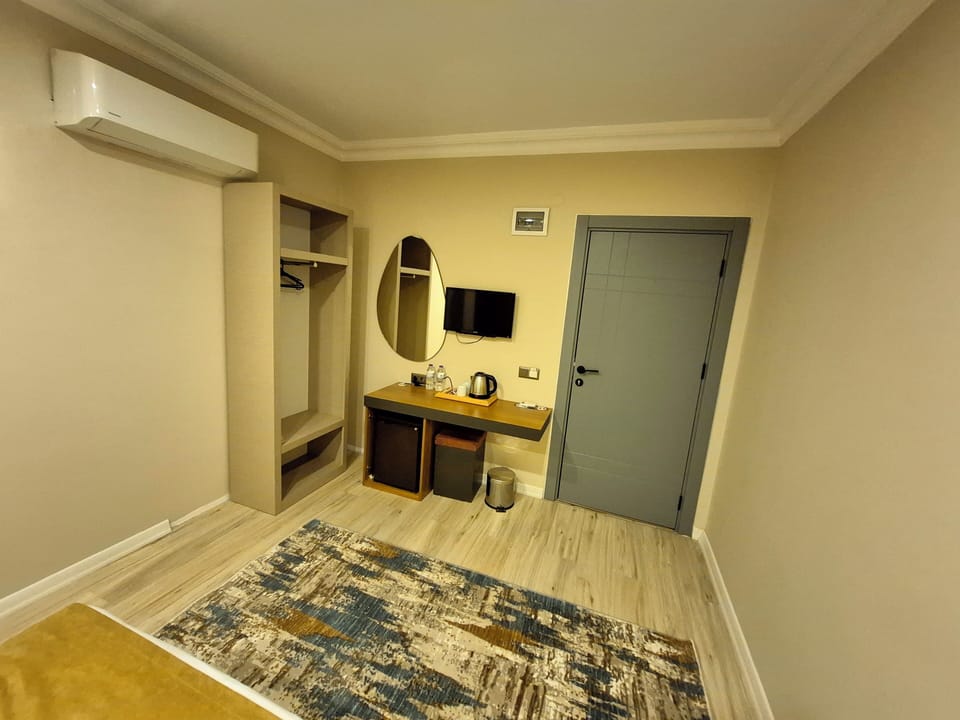 Minibar, desk, free WiFi, bed sheets