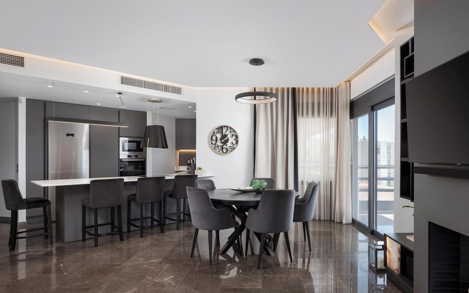 Deluxe Apartment, 2 Bedrooms, Sea View | Living room | 50-inch Smart TV with digital channels, TV, Netflix
