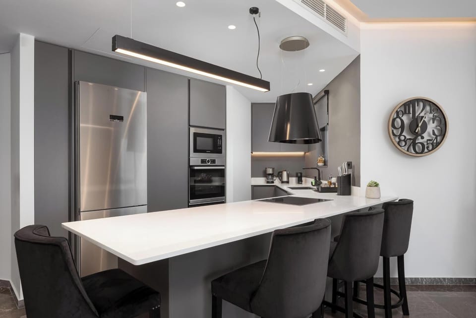 Deluxe Apartment, 2 Bedrooms, Sea View | Private kitchen | Full-size fridge, microwave, oven, stovetop