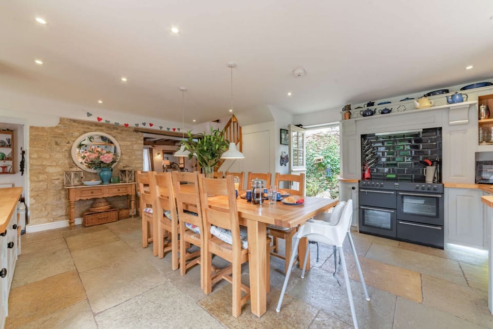 Barnsley Cottage Dining Area  - StayCotswold