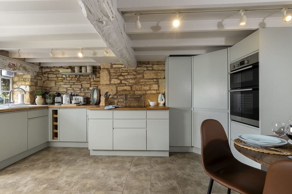 Knoll Cottage Kitchen - StayCotswold