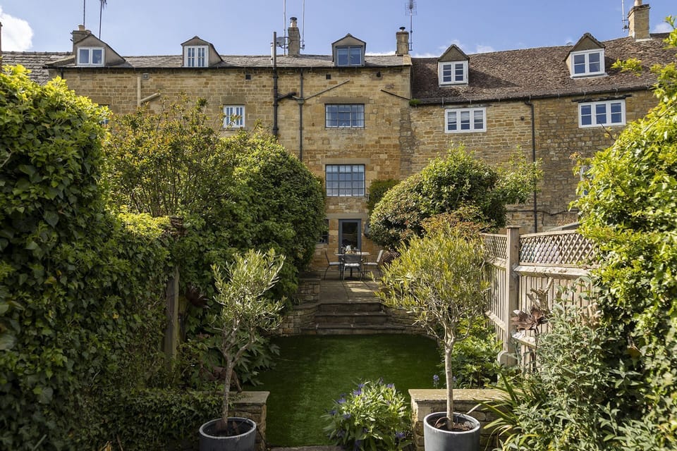 Knoll Cottage Garden - StayCotswold