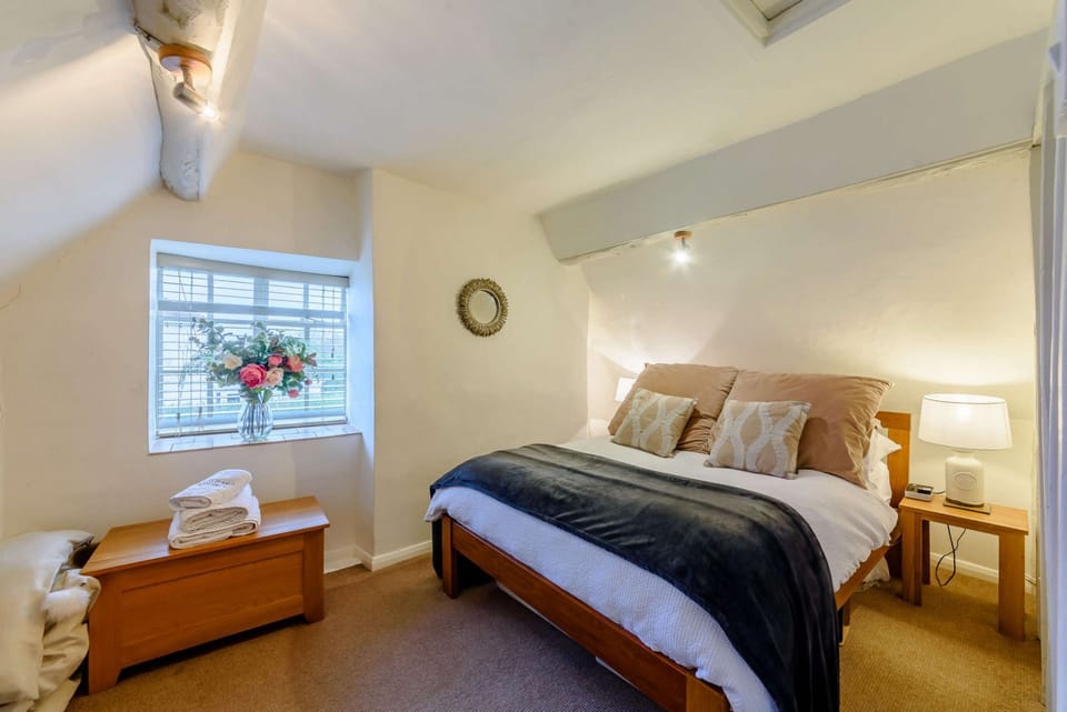 Orchard Cottage Double Bed - StayCotswold