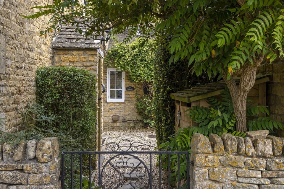 Lavender Cottage - StayCotswold