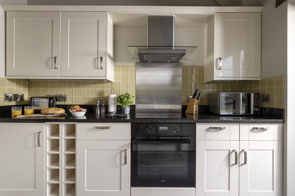 Perry Cottage Kitchen - StayCotswold