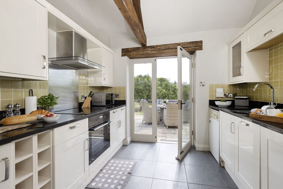 Perry Cottage Kitchen - StayCotswold
