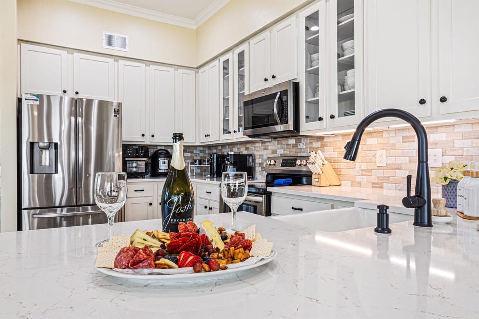 From morning coffee to sunset dinners, this bright and stylish kitchen is designed for effortless cooking and easy entertaining.