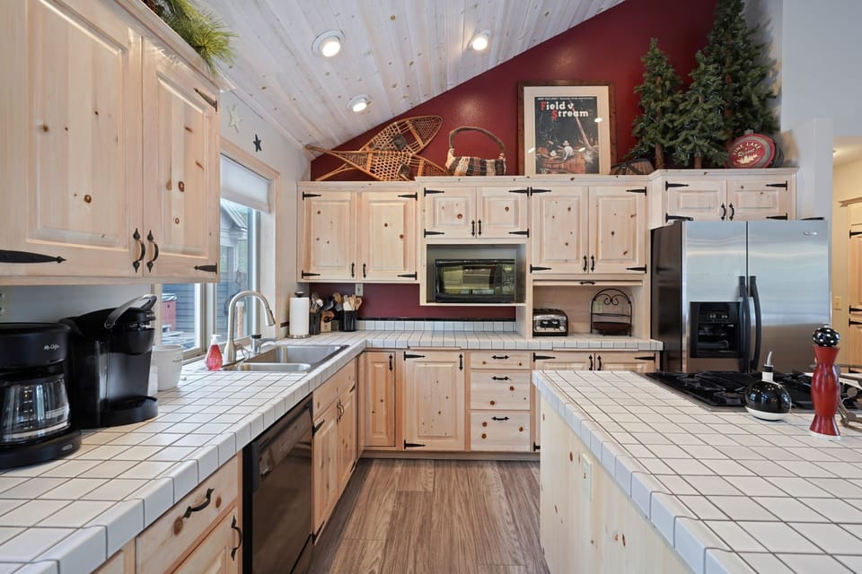 House, 3 Bedrooms | Private kitchen | Fridge, oven, coffee/tea maker, toaster