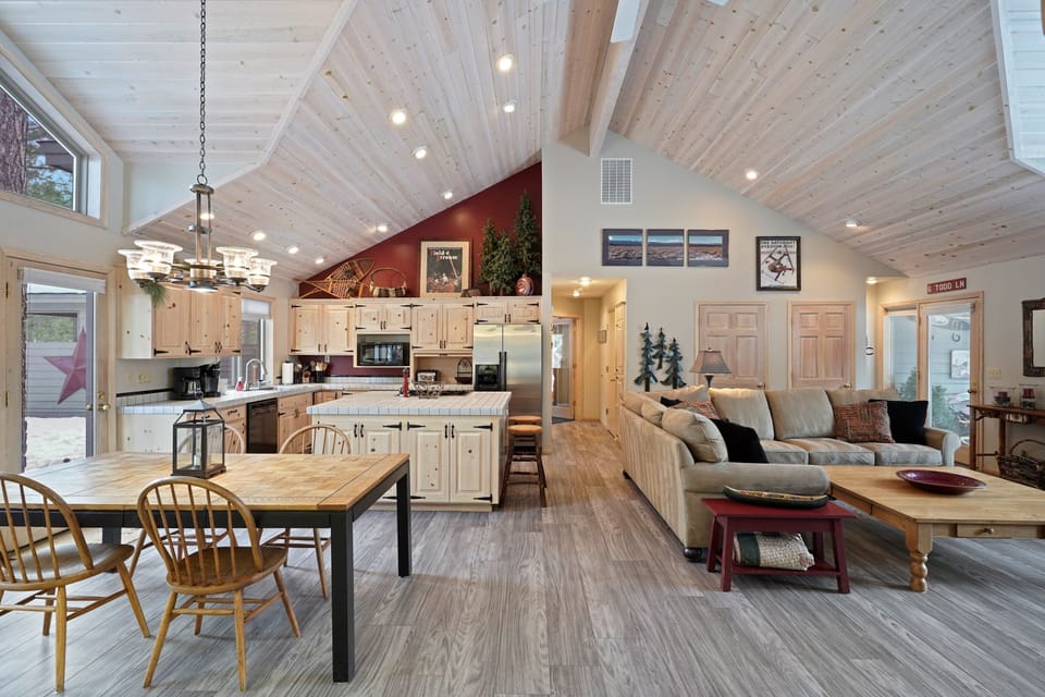 House, 3 Bedrooms | Private kitchen | Fridge, oven, coffee/tea maker, toaster