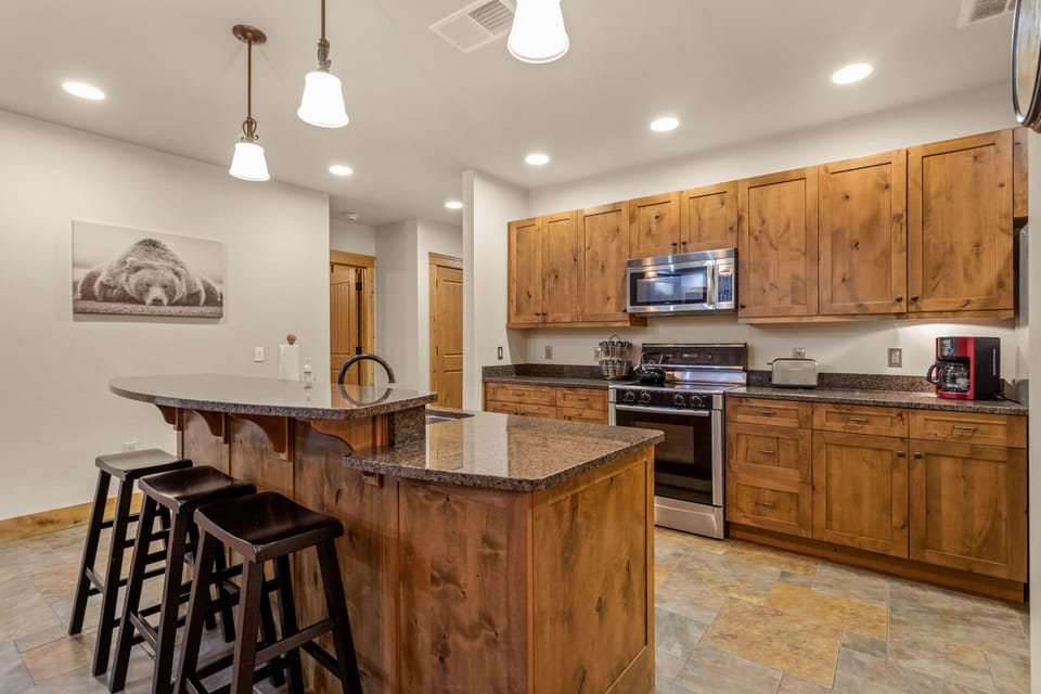 Have breakfast at the bar | Main Level