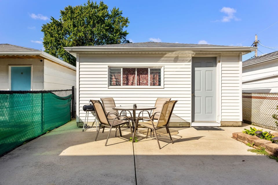 One car garage available.
