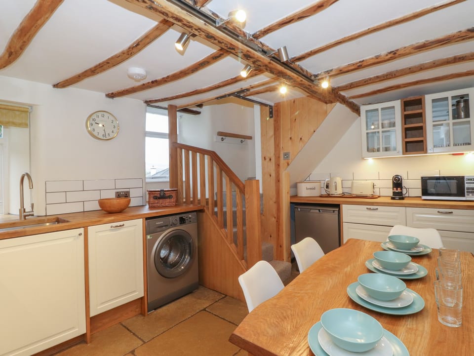 Cottage | Private kitchen | Fridge, microwave, dishwasher, electric kettle