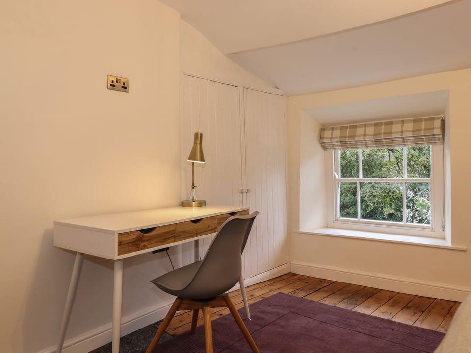Cottage | Business center