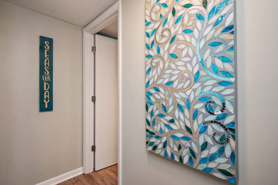 Hallway / Bath
