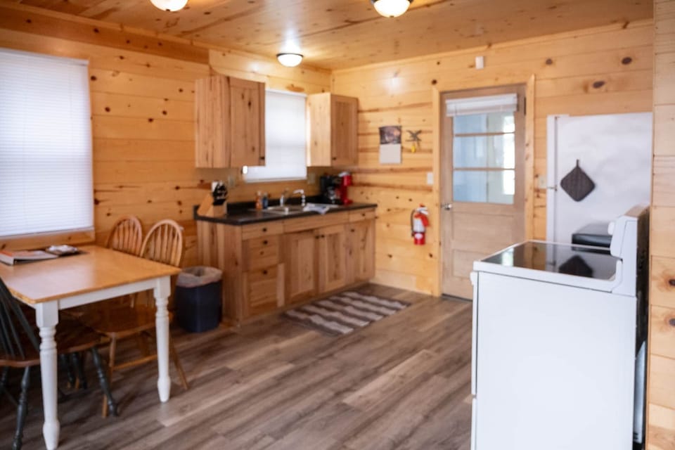 Kitchen & Dining 