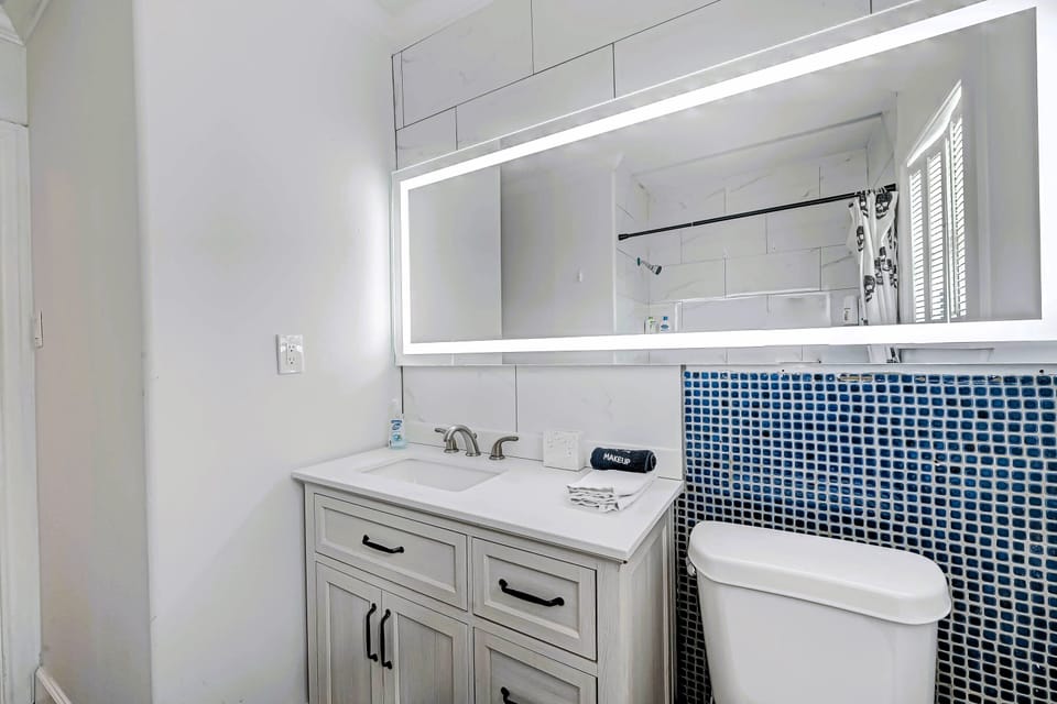 Large 2nd floor bathroom. Bath/shower combo. Basic soaps & fresh towels provided