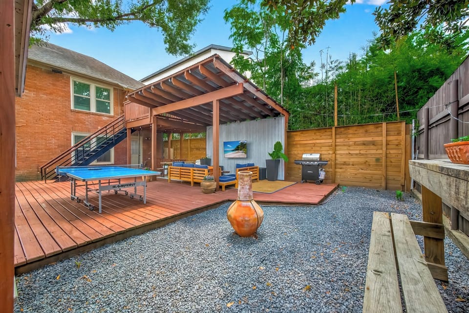 KingBedsOnly patio with chiminea, grill, and lounge for outdoor relaxing.