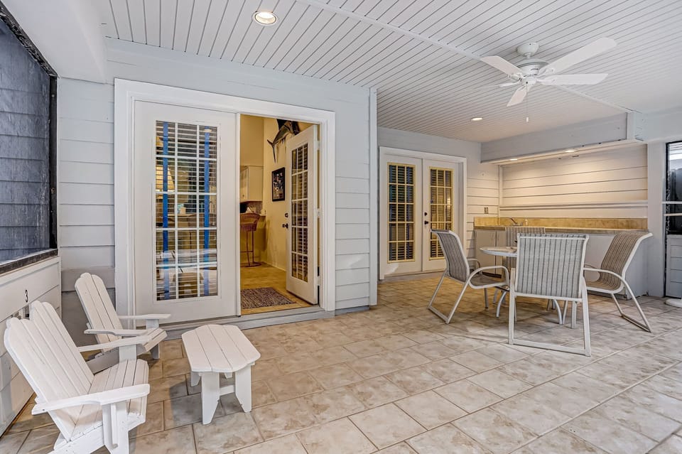 Private Screened In Pool and Lanai (pool is NOT heated)