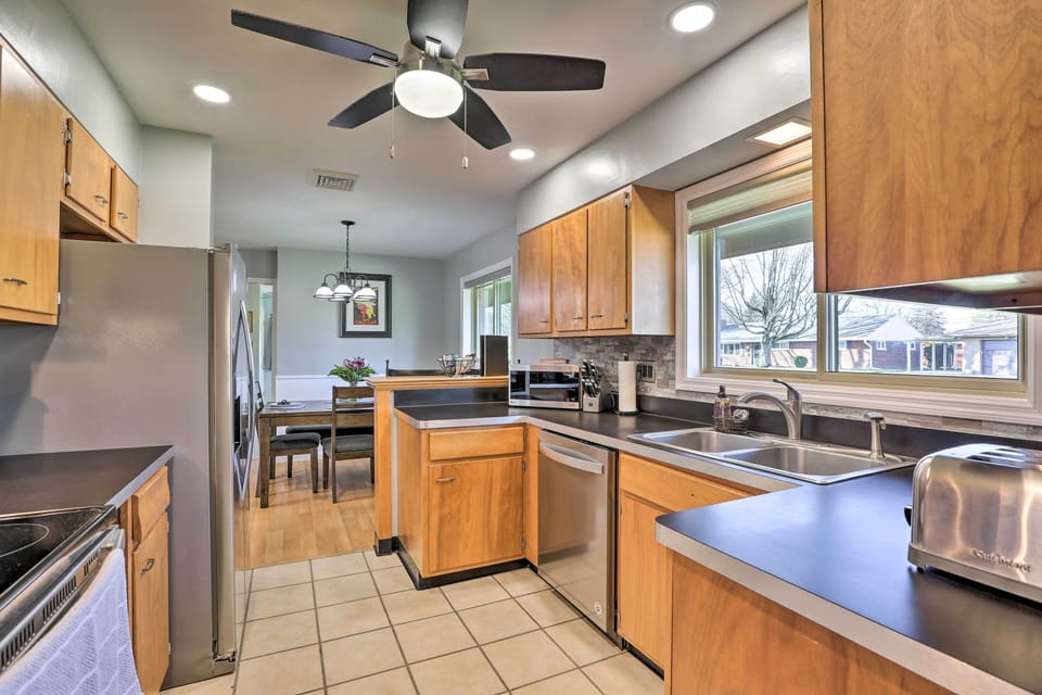 Kitchen | Drip Coffee Maker | Blender | Toaster | Knife Set