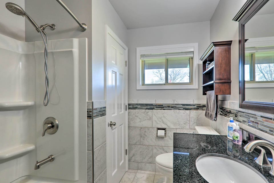 Bathroom | Towels Provided | Complimentary Toiletries | Hair Dryer