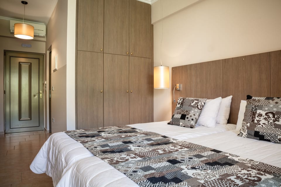 Standard Studio | In-room safe, desk, soundproofing, iron/ironing board