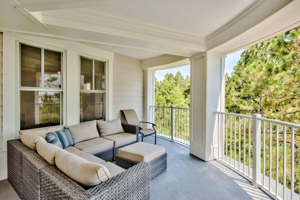 Imagine drinking coffee every morning looking out to the Bay!