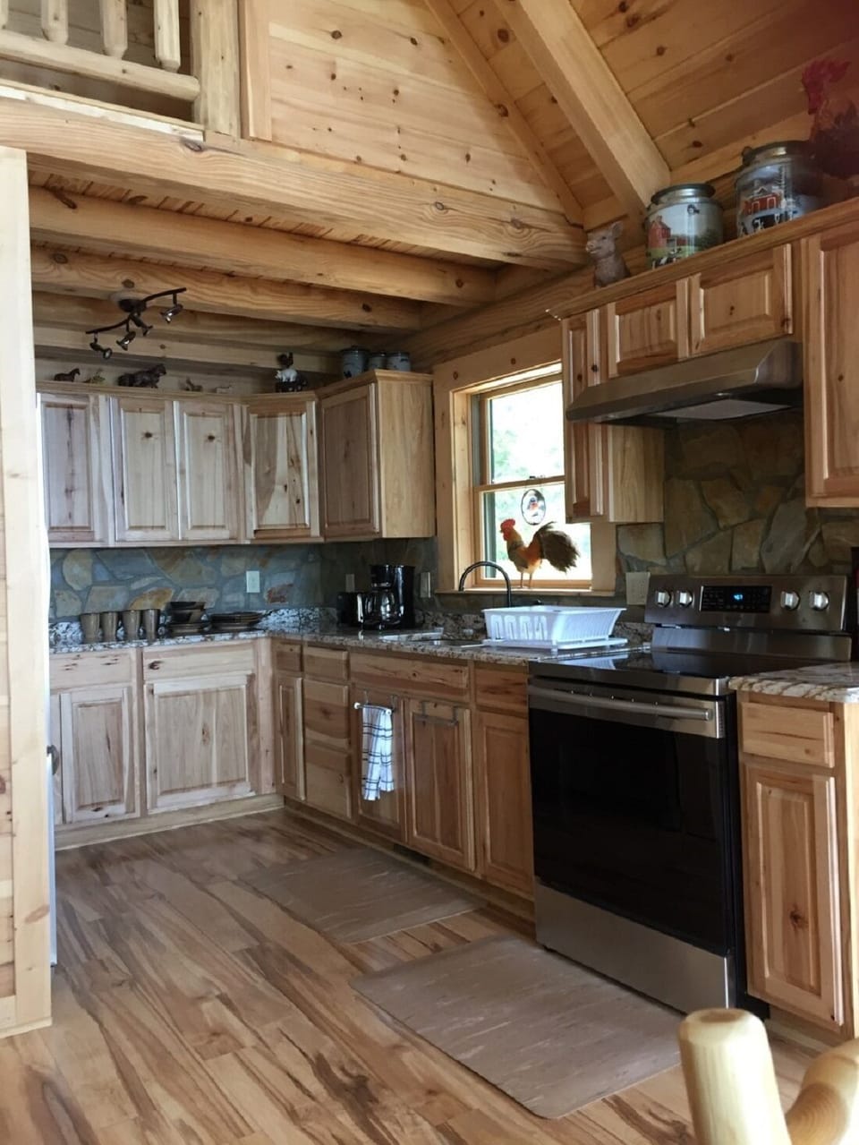 Kurig and regular  coffee makers . Fully stocked kitchen .