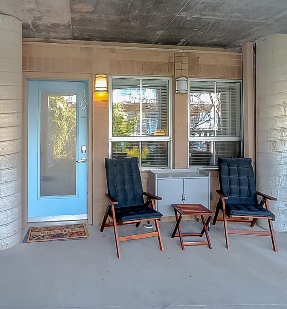 Entry & Patio area.