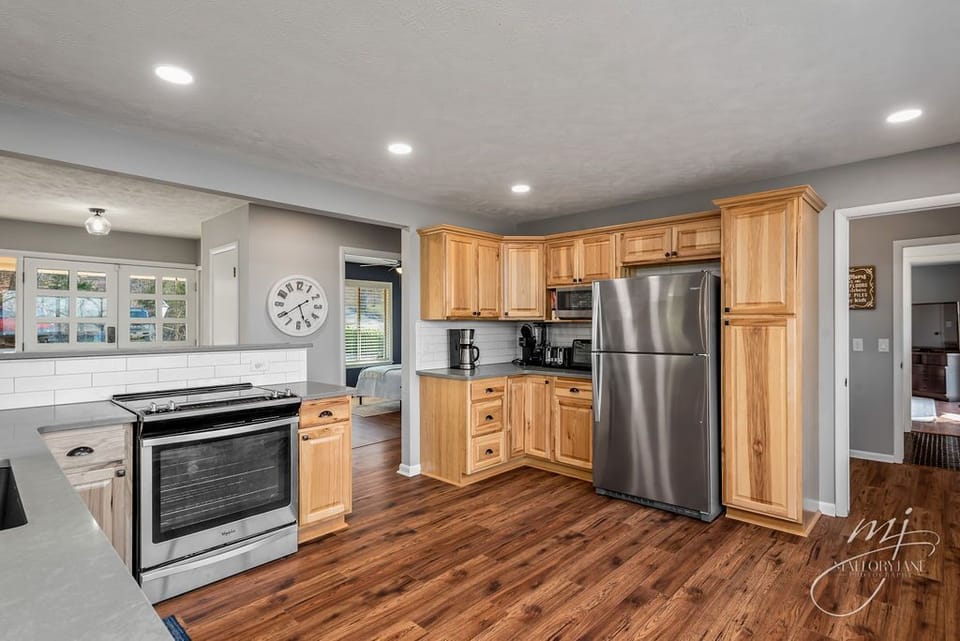 Kitchen w keurig, coffee pot, toaster oven, insta pot, blender, crock pot, etc