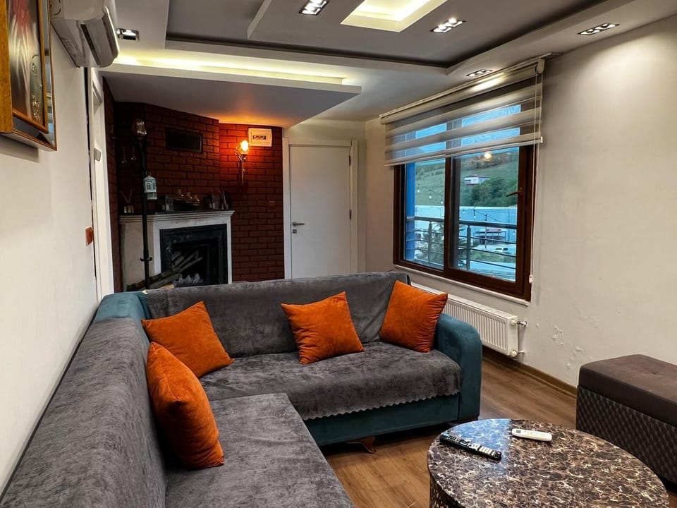 Grand Suite | Premium bedding, minibar, desk, laptop workspace