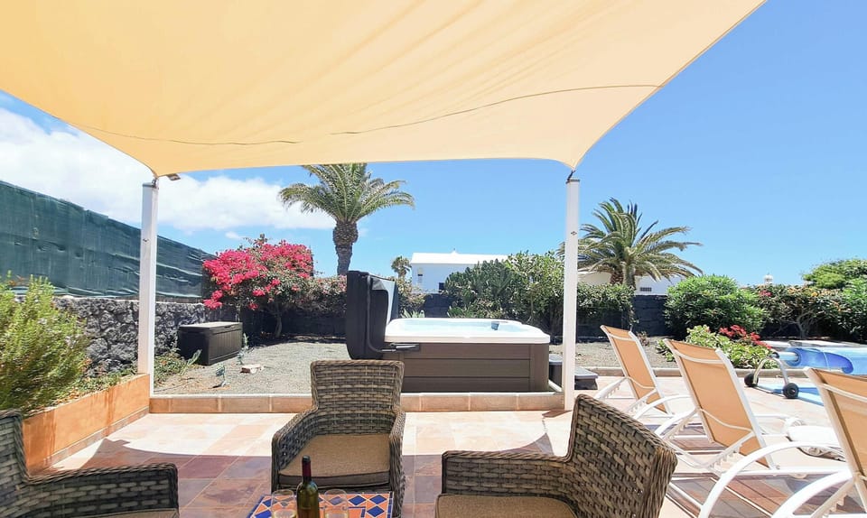 Villa Little Paradise - Shaded Terrace Seating