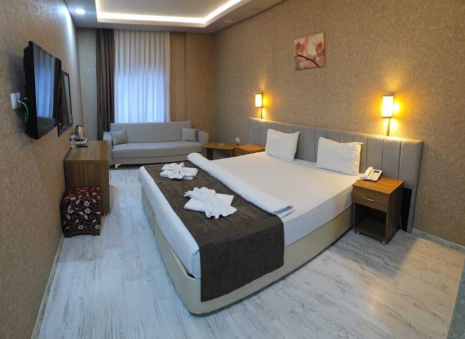 Deluxe Room | Premium bedding, minibar, in-room safe, individually decorated