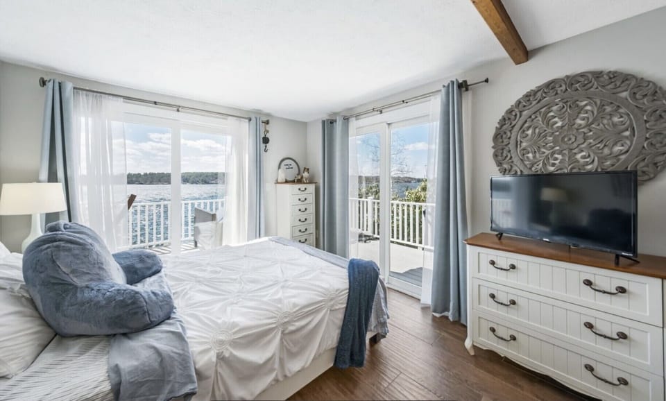 Queen Bedroom 1st Floor, Double Sliders Lake Views