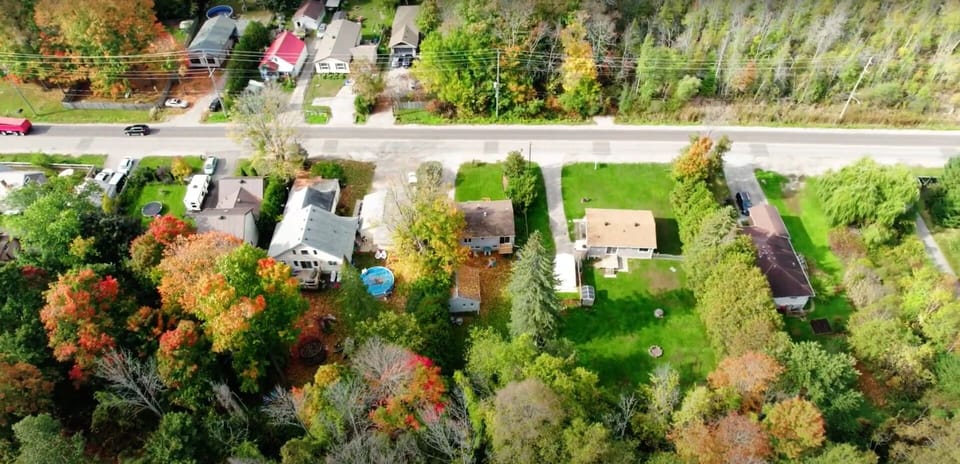 Wonderful, comfy cottage situated in the neighborhood.
