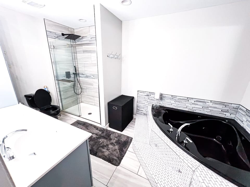 Master suite whirlpool
