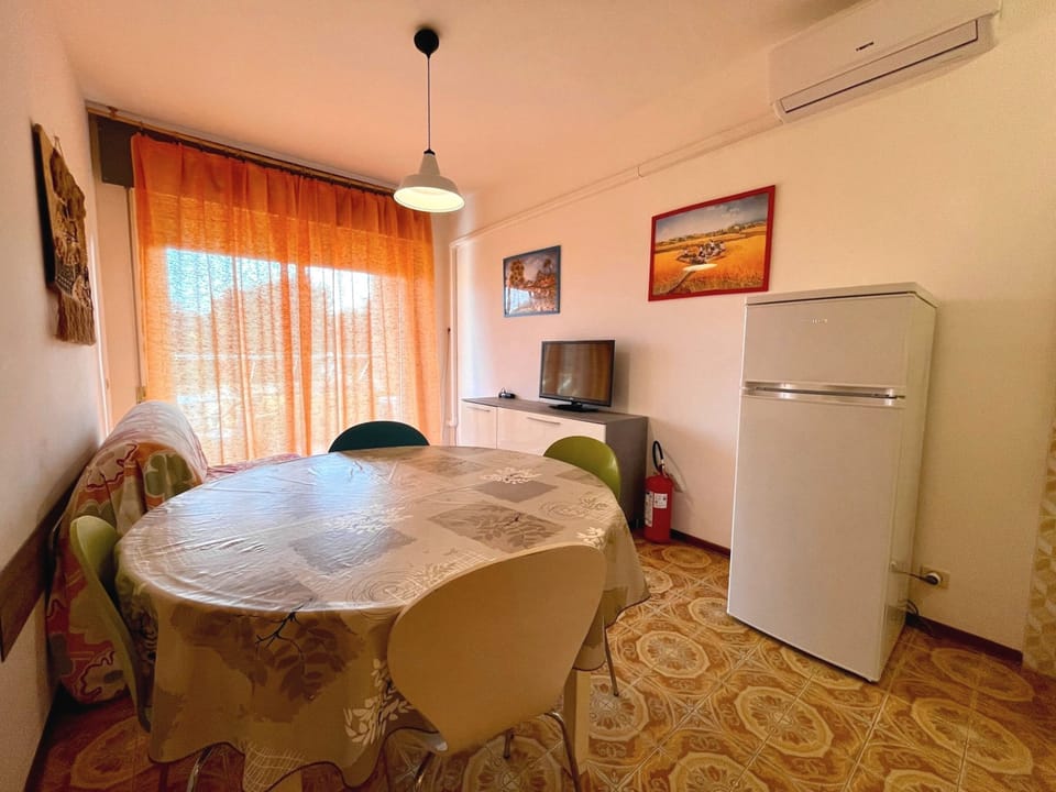 Apartment, 1 Bedroom, Balcony, Ocean View | Dining room
