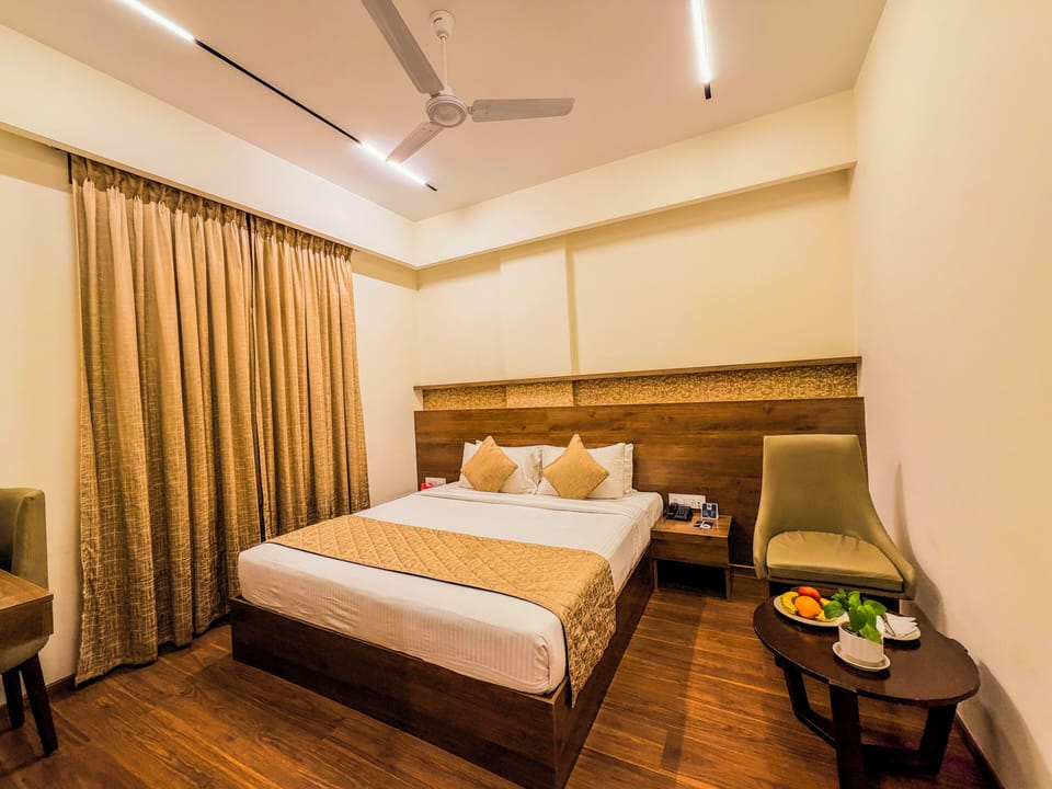Deluxe Double Room | Premium bedding, desk, iron/ironing board, free WiFi