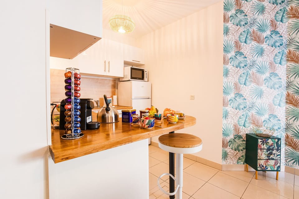 The kitchen side dining area