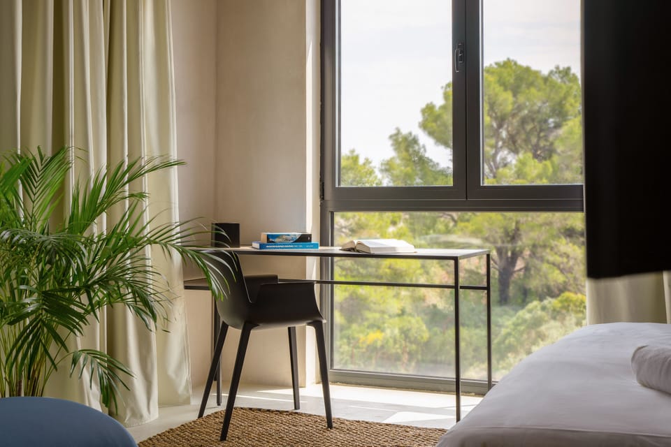 Deluxe Room, Multiple Beds | Desk, soundproofing, iron/ironing board, free WiFi