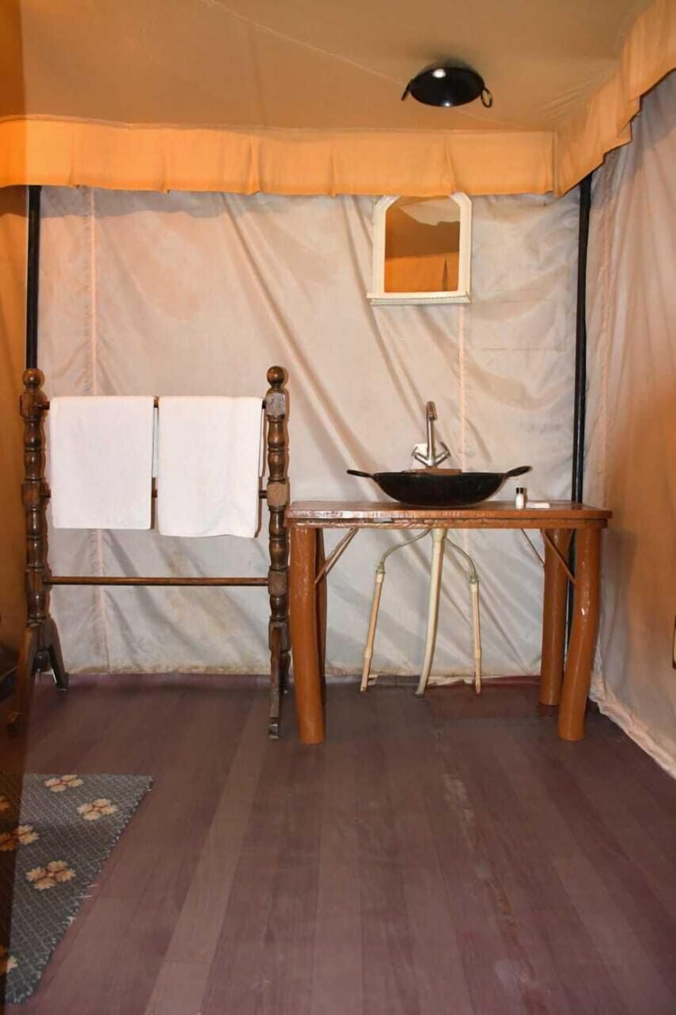 Traditional Tent | In-room safe, desk, WiFi (free), bed sheets