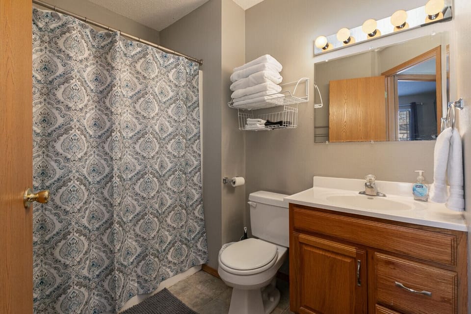 Hall Bath - Full Bath #2