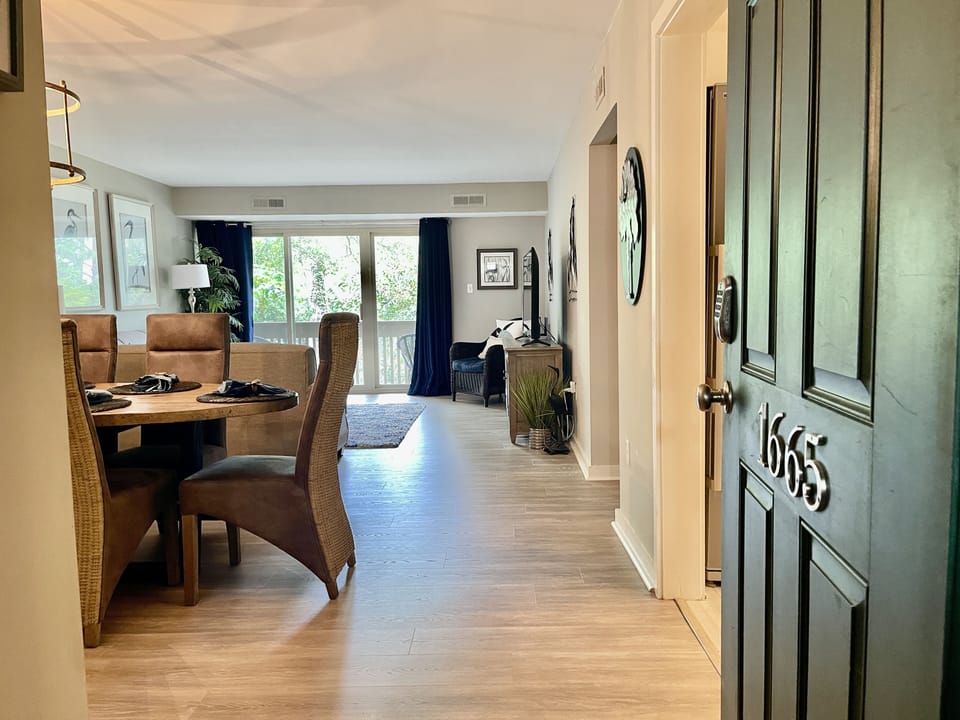 Welcome to 1665 Bluff Villa