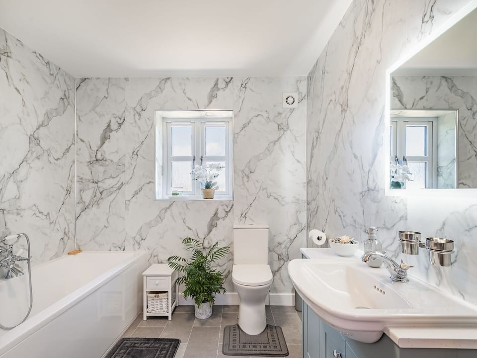 Bathroom | Lizzie&rsquo;s Cottage, Fordington