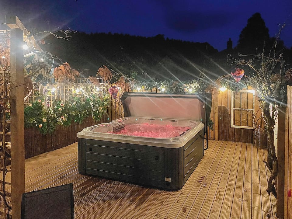 Hot tub | Mossdale Cottage, Dalmellington