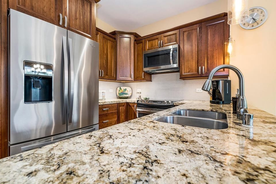 Villa, 1 King Bed (Colony Villas at Waikoloa Beach Resor) | Private kitchen | Oven, toaster